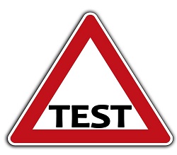 trójkątny znak drogowy z napisem TEST