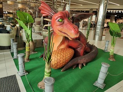 Plastikowa figura smoka koloru pomarańczowego