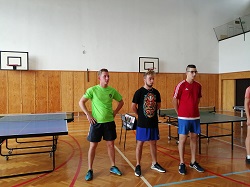 trzech chłopców