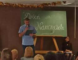 występ uczniów na Dzień Nauczyciela