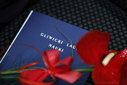 Gliwicki Laur  Nauki - dyplom wraz z kwiatem