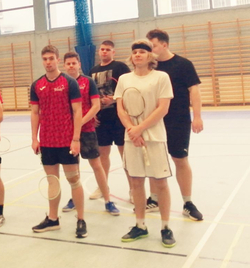 zawody w badmintonie chłopców