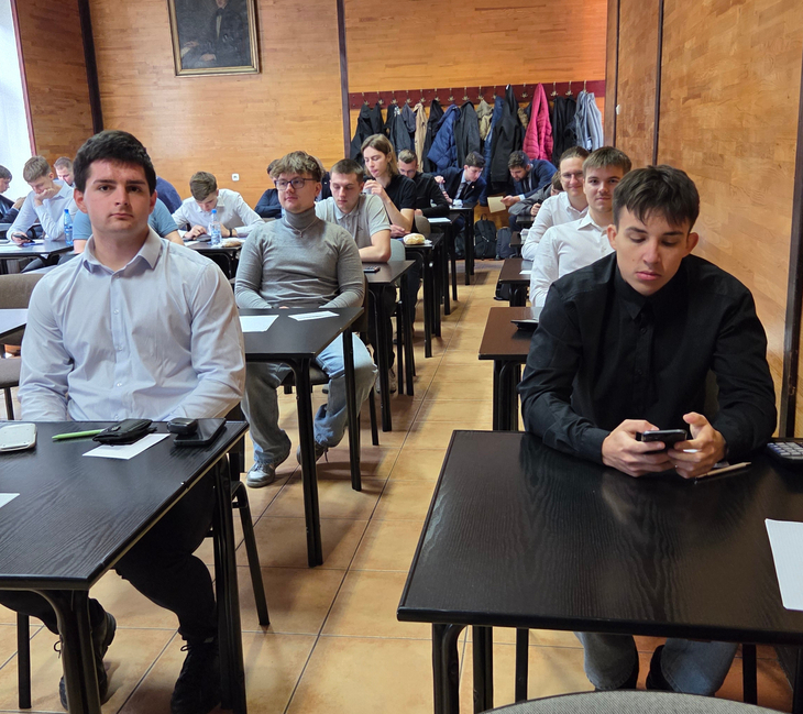 uczniowie podczas II etapu Olimpiady Wiedzy Elektrycznej i Energetycznej Euroelektra