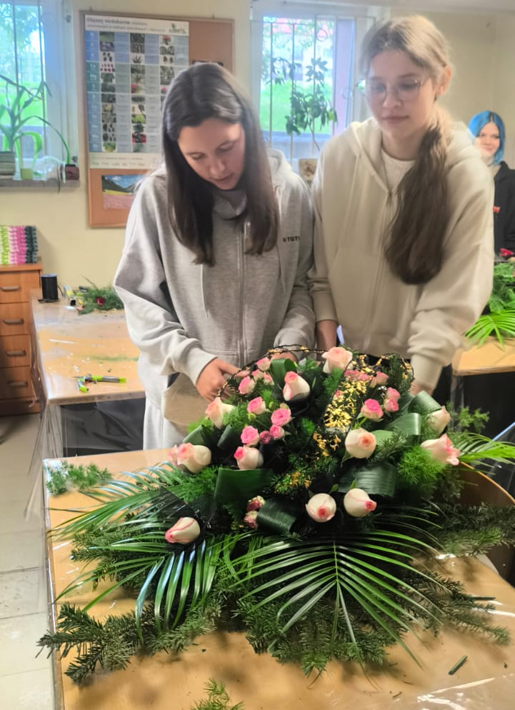 przyszłe florystki w trakcie kursu