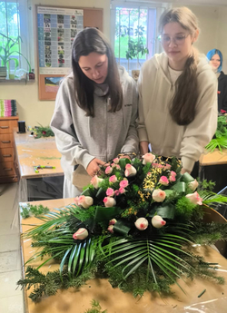 przyszłe florystki w trakcie kursu